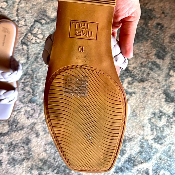 Time and Tru Lavender Sandals - Picture 3 of 5